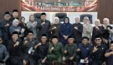 Wali Kota Makassar, Munafri Arifuddin dan Wakil Wali Kota Makassar Aliyah Mustika Ilham bersama fraksi-fraksi DPRD Kota Makassar