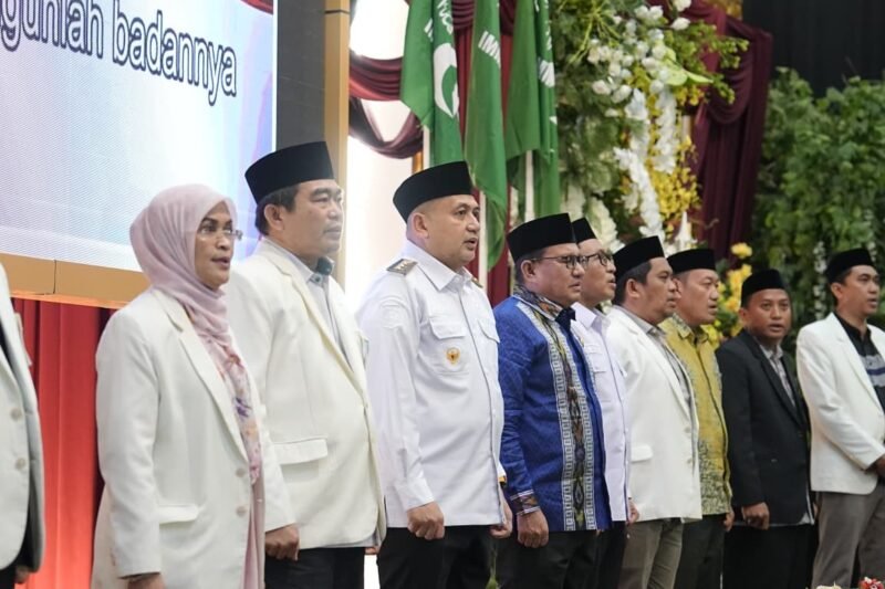 Wali Kota Makassar,Munafri Arifuddin bersama para imam kelurahan, imam masjid, serta Kepala KUA se-Kota Makassar.