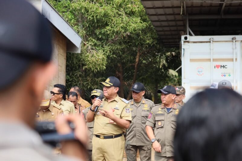 penertiban peternakan babi dan kandang yang berada di kawasan permukiman Jalan Kesadaran, Kelurahan Panaikang