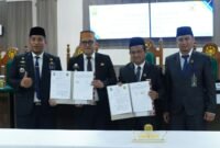 Bupati Jeneponto H. Paris Yasir, S.E., M.M bersama Ketua Pengadilan Negeri Jeneponto Firdaus Zainal, S.H., M.H.