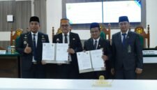 Bupati Jeneponto H. Paris Yasir, S.E., M.M bersama Ketua Pengadilan Negeri Jeneponto Firdaus Zainal, S.H., M.H.