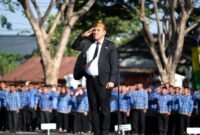 Bupati Jeneponto, H. Paris Yasir, S.E., M.M., saat bertindak sebagai Inspektur Upacara dalam upacara Hari Kesaktian Pancasila