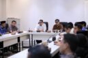 Sekda Makassar Andi Zulkifly bersama Direktur Utama Perumda Parkir Makassar, Adi Rasyid Ali dan jajaran