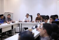 Sekda Makassar Andi Zulkifly bersama Direktur Utama Perumda Parkir Makassar, Adi Rasyid Ali dan jajaran