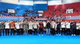 Wali Kota Makassar, Munafri Arifuddin dan Ketua TP PKK bersama Anggota DPR RI Andi Iwan Darmawan Aras, Gubernur Sulawesi Selatan (Sulsel) Andi Sudirman Sulaiman, Wakil Gubernur Sulsel Andi Fatmawati Rusdi, Ketua DPRD Sulsel Andi Rachmatika Dewi, mendampingi Menteri Sosial RI, Saifullah Yusuf,  