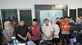 Wali Kota Makassar, Munafri Arifuddin bersama Gubernur Sulawesi Selatan (Sulsel) Andi Sudirman Sulaiman, Wakil Gubernur Sulsel Andi Fatmawati Rusdi, Ketua DPRD Sulsel Andi Rachmatika Dewi, mendampingi Menteri Sosial RI, Saifullah Yusuf,