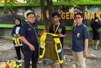 Perumda Parkir Makassar Raya membagikan rompi resmi kepada juru parkir (jukir) yang telah terdaftar