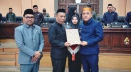 Bupati Jeneponto, H. Paris Yasir, SE., MM., bersama Ketua DPRD Kabupaten Jeneponto, Didis Suryadi, dan Wakil Ketua II DPRD Kabupaten Jeneponto, Muh. Basir, SE.,