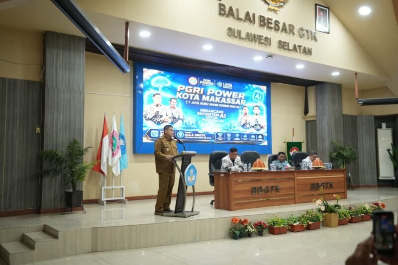 Wali Kota Makassar, Munafri Arifuddin saat memberikan sambutan pada kegiatan Gerakan Nasional 1 Juta Guru Mahir Koding dan Kecerdasan Artifisial (AI)