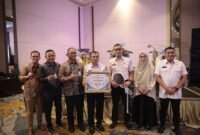 Sekretaris Daerah Kota Makassar, Andi Zulkifly Nanda, menerima Jaminan Sosial Ketenagakerjaan (Jamsostek) Award 2026
